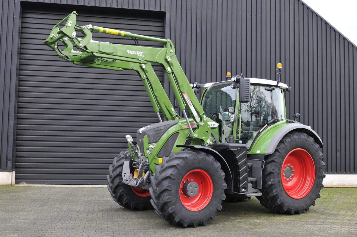 Afgeleverd Fendt 516 Vario En Fendt 724 Vario S4 Met Cargo Voorlader Hoftijzer 0715